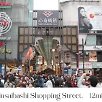 402 道頓堀側のお部屋 中心地へのアクセス抜群 ダブルベッド1台 お布団1枚